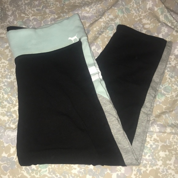 🚫SOLD🚫 VS PINK Capri leggings - Picture 4 of 10